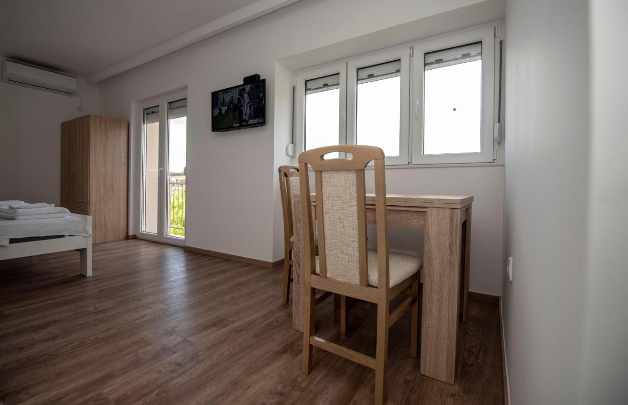 Apartman Arijana トレビニエ エクステリア 写真