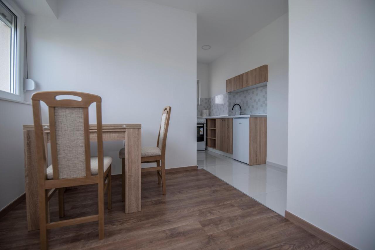 Apartman Arijana トレビニエ エクステリア 写真