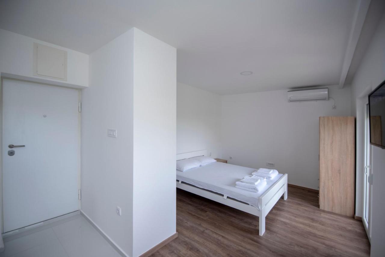 Apartman Arijana トレビニエ エクステリア 写真